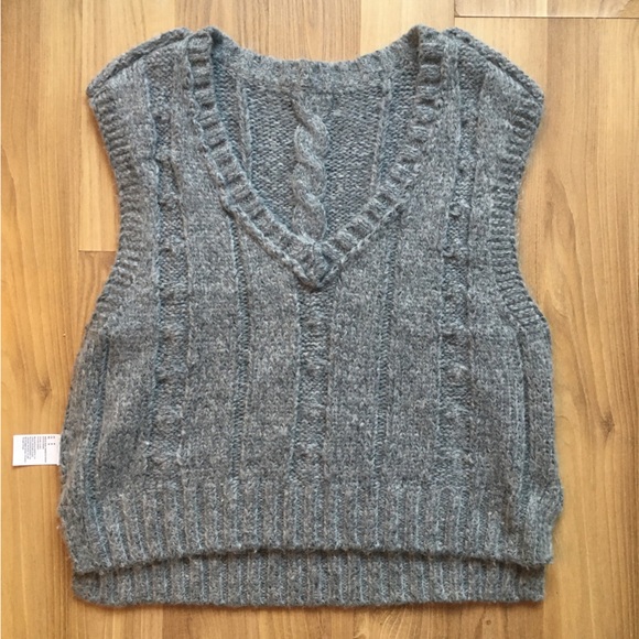 American Eagle Outfitters Cable Knit Sweater Vest Women’s M Heather Grey… - Picture 12 of 16